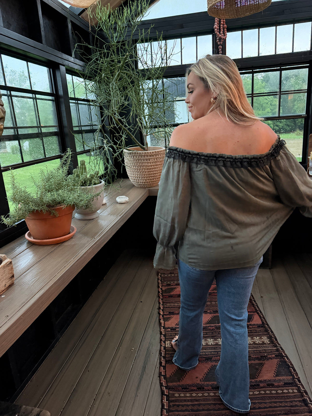 Davie Off the Shoulder