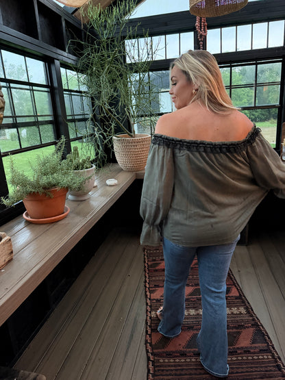 Davie Off the Shoulder